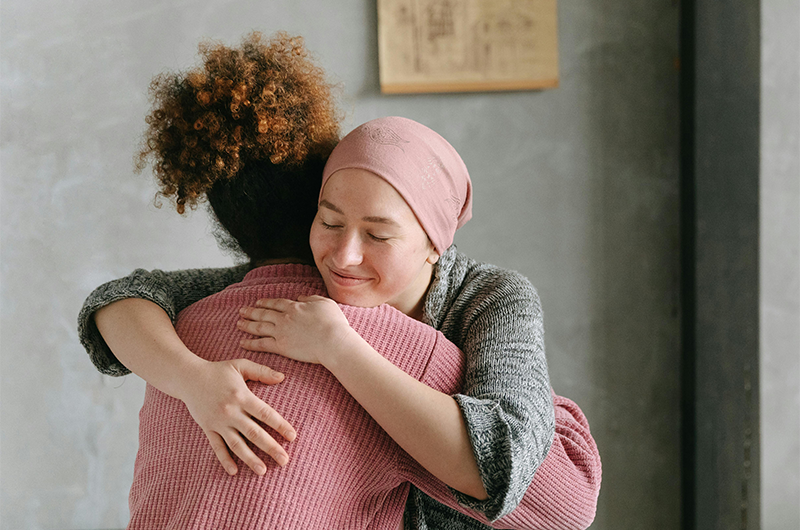 El cáncer entre jóvenes va en aumento: ¿por qué y qué hacer al respecto?