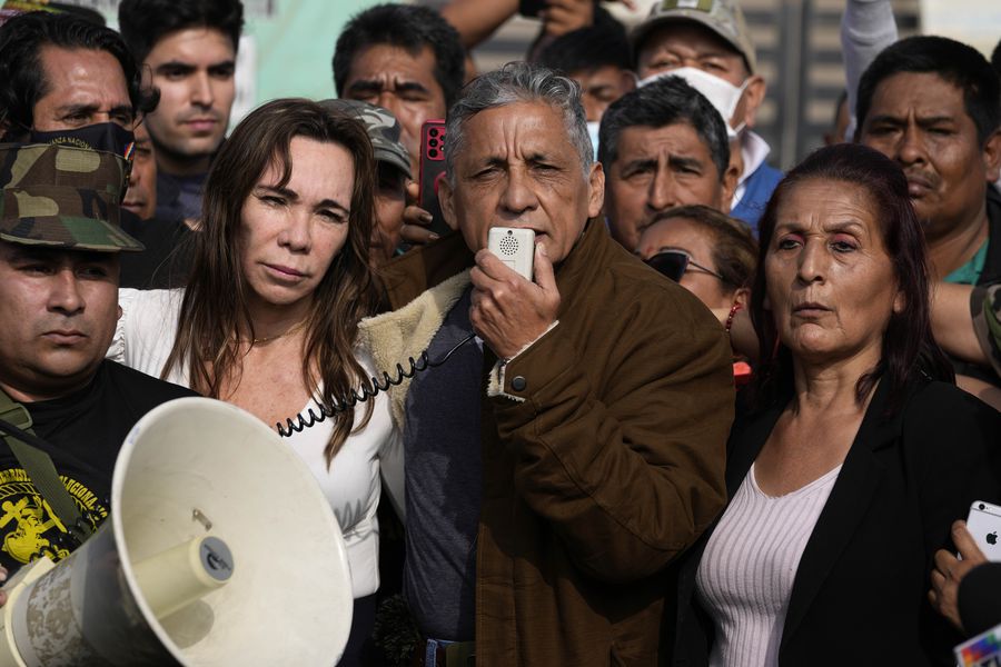 Los medios deberian silenciar a Antauro Humala