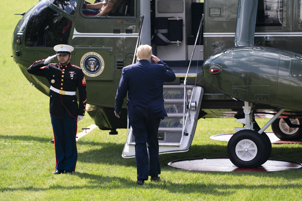 El presidente Donald Trump recibió oxigeno e inicia tratamiento con Dexametasona