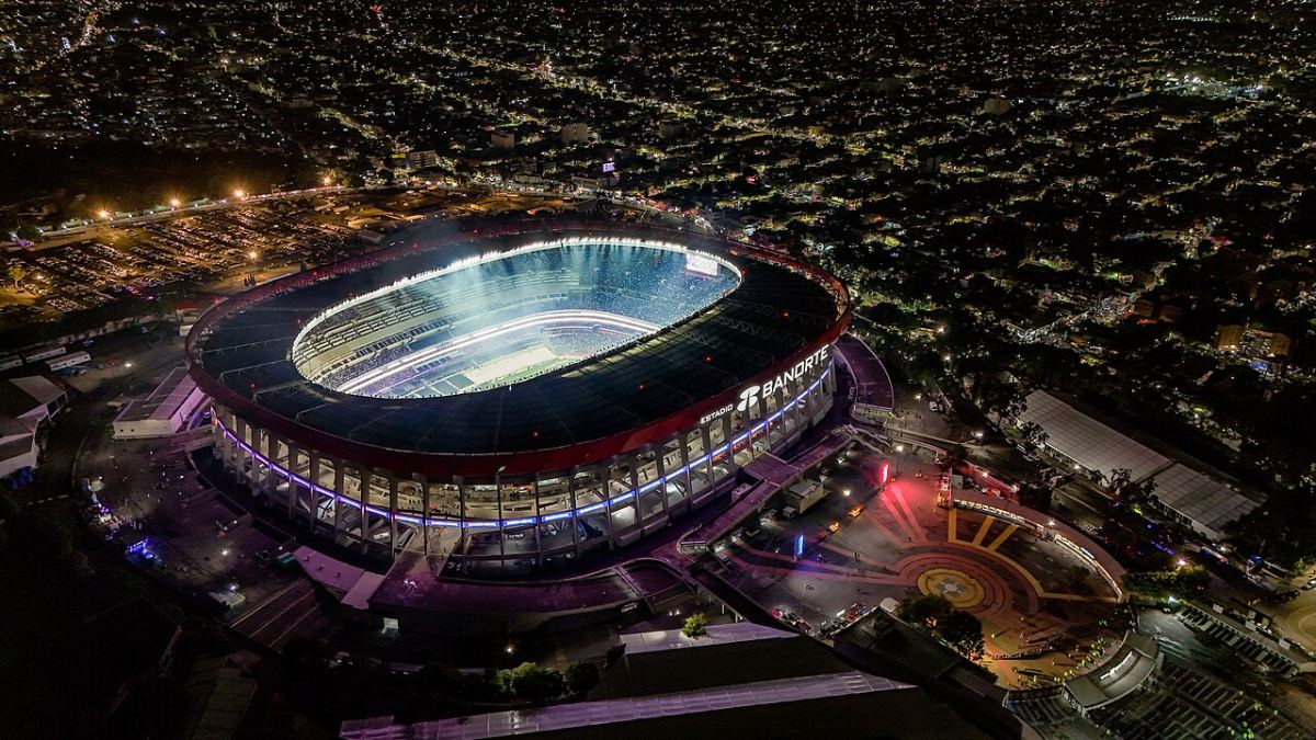 Vista aérea nocturna del Estadio Banorte iluminado en Ciudad de México, en mayo de 2026.