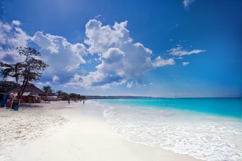 Seven Mile Beach
